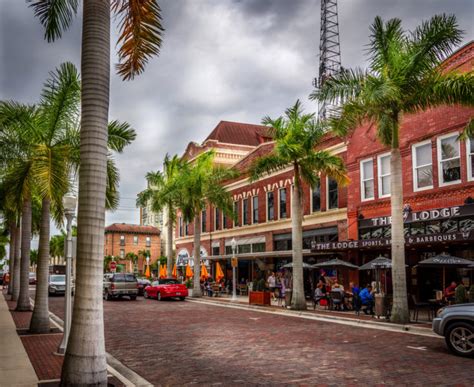 Downtown Fort Myers River District: Things to Do in。